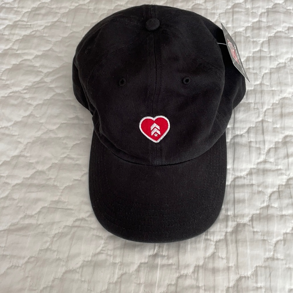 NWT Barry’s Bootcamp Heart Hat